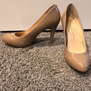 Jessica Simpson nude pumps